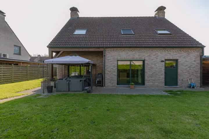 Huis te koop Boekhoute: Ruime gezinswoning met zonnige tuin