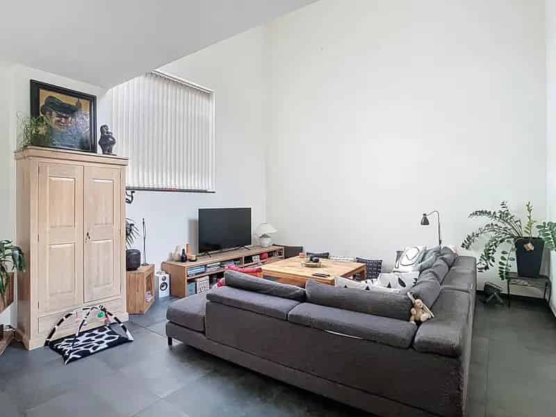 Te Huur Ruime Halfopen Bebouwing 250m² 3 slaapkamers 2 terrassen