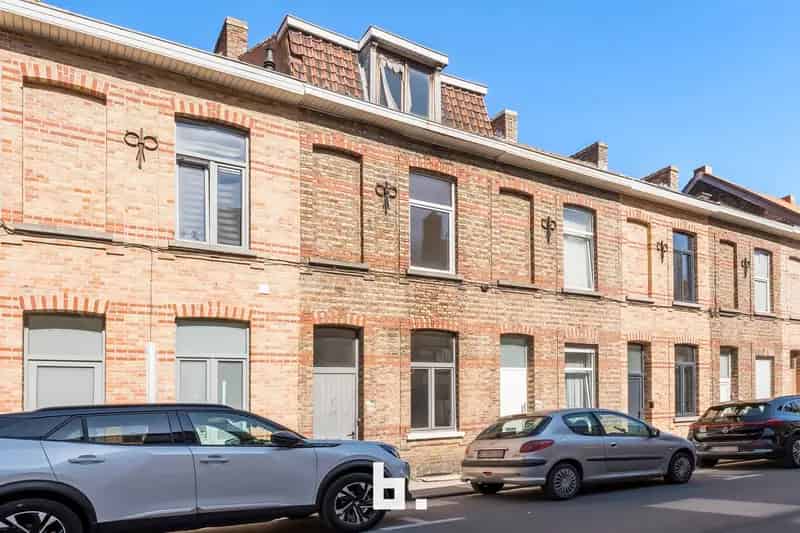 Huis te huur nabij centrum: 4 slaapkamers, te renoveren