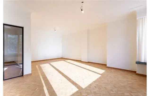 Huur 2 slaapkamer appartement van 120 m² in Antwerp