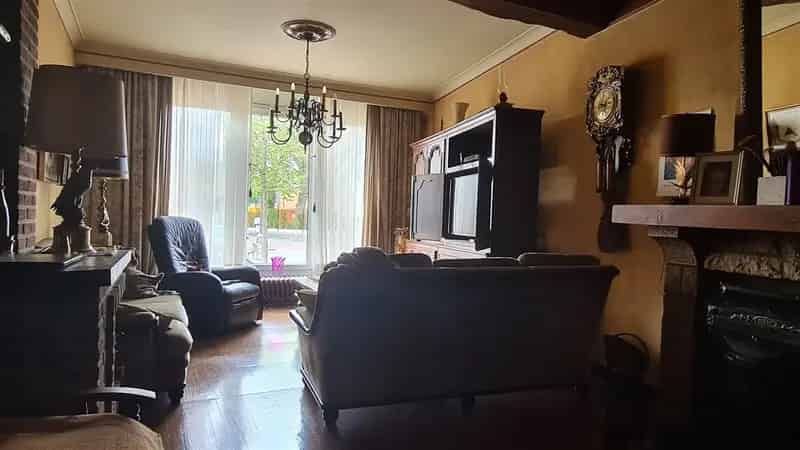 Te renoveren duowoonst met grote garage