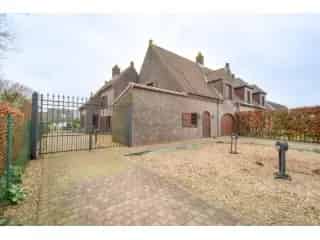Huis te Koop Eeklo - Ruime gezinswoning met 4 slaapkamers en tuin