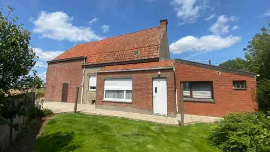 Landelijk gelegen woning met 3 slpk + garage en loods