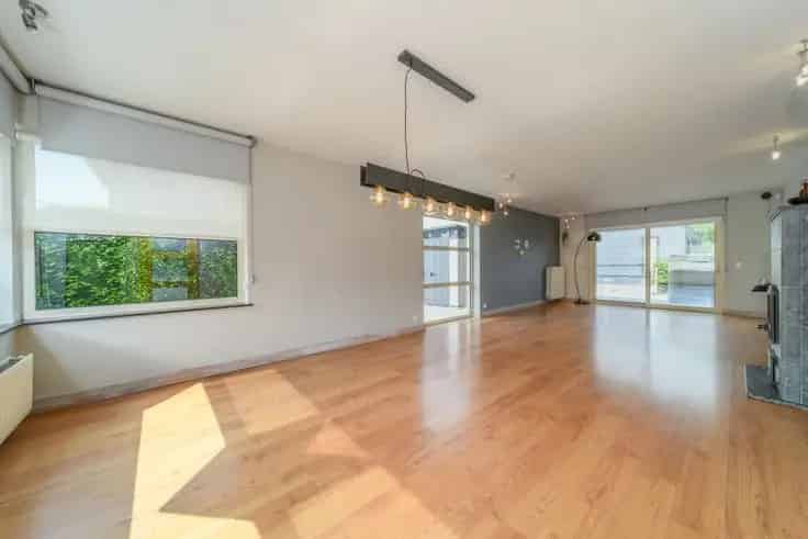 Villa Te Koop Opwijk: Gezinswoning met Extra Woonunit