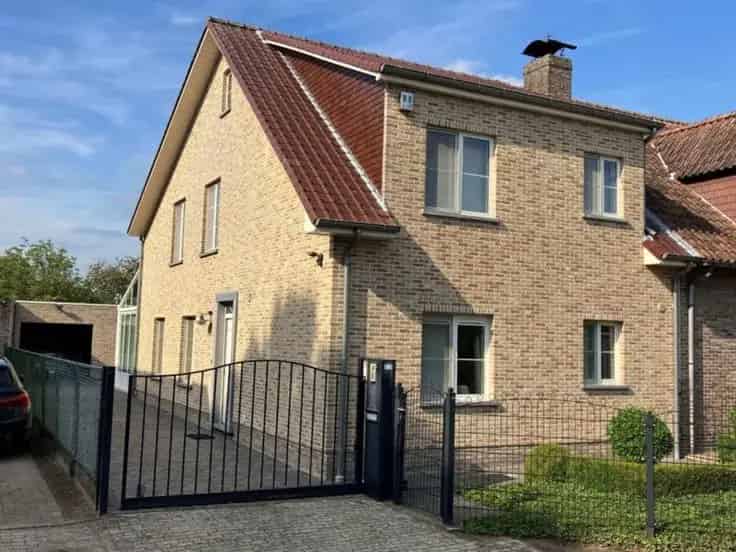 Ruime Halfopen Bebouwing Nabij Centrum Schilde