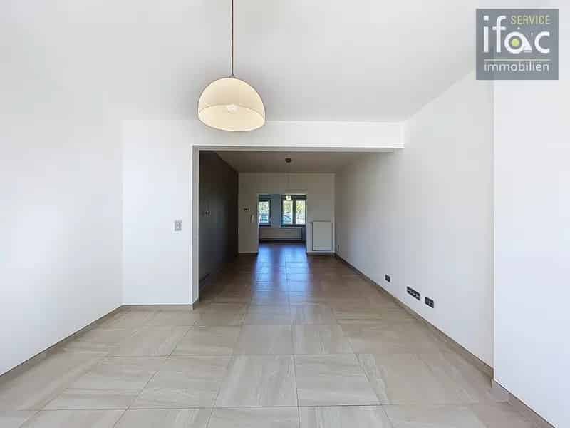 Te Huur: Ruime 3 Slaapkamer Woning met Garage en Tuin