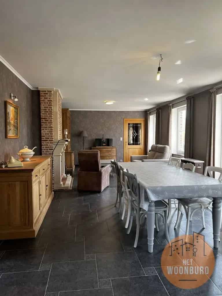Villa open bebouwing met tuin en weiden