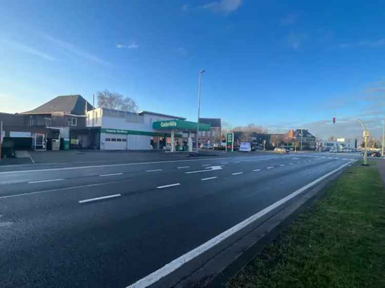 Tankstation met projectgebouw