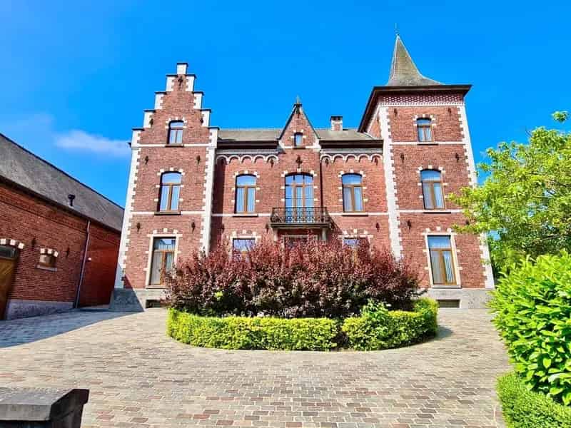 Landhuis te koop 6 slaapkamers Kantoorruimte Grote tuin