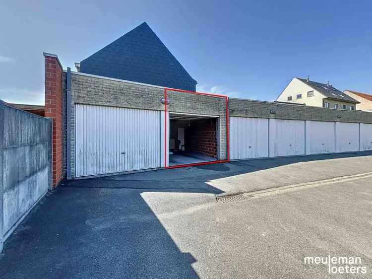 Ruime Bovengrondse Garagebox Centrale Ligging