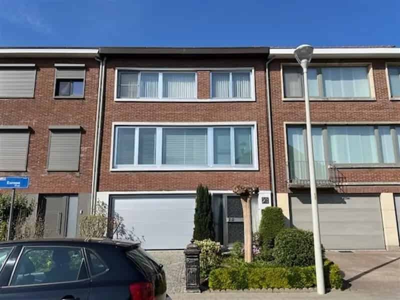 Charmante 3-slaapkamer woning met tuin Boom