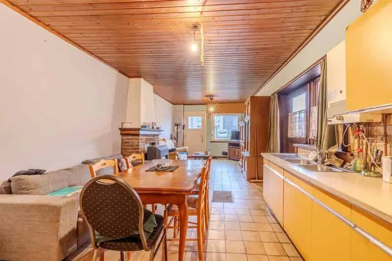 Te renoveren halfopen bebouwing 142m²