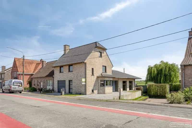 Huis te koop Anzegem: 2 slaapkamers, garage, 2 kelders