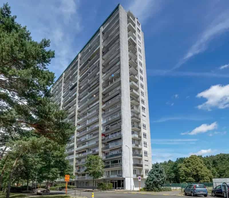 Appartement te koop Genk: 2 slaapkamers, zonnig, te renoveren