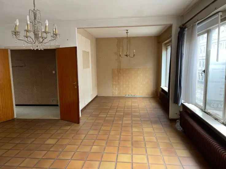 Te koop appartement met 2 slaapkamers en terras in lokale omgeving