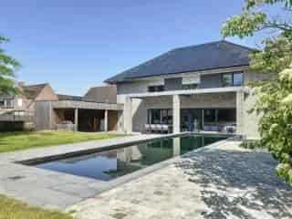 Huis te koop Sint-Eloois-Winkel - Instapklare villa met zwemvijver