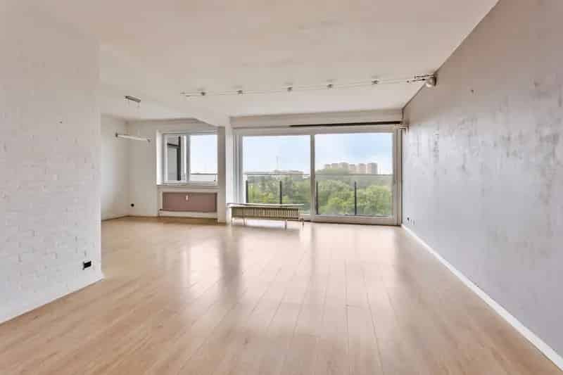 Ruim appartement te koop 3 slaapkamers terras parkeerplaatsen