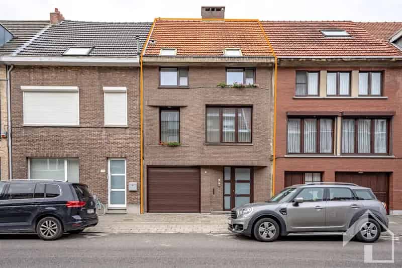 Huis te koop Merksem: 4 slaapkamers, tuin en garage