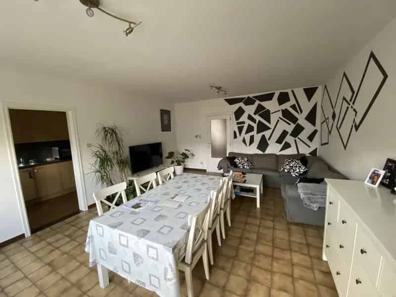 Leuk Appartement Met Twee Ruime Slaapkamers En Garage!