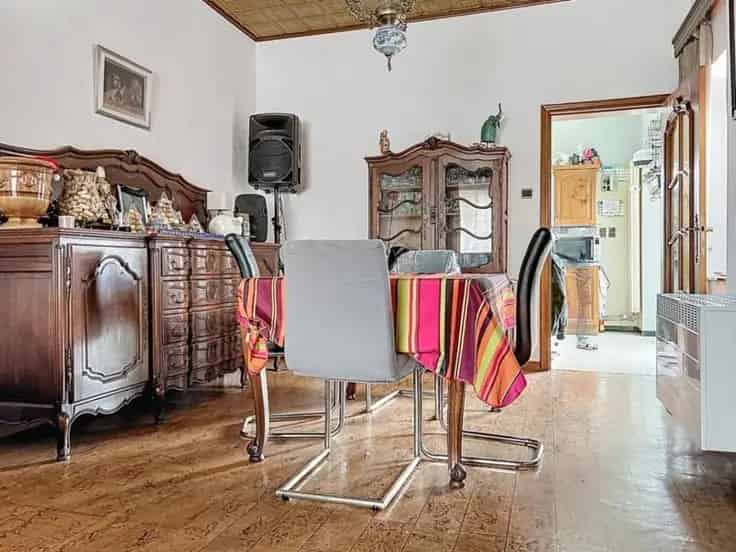 Huis te Koop Bombaye: 2 slaapkamers, garage, tuin