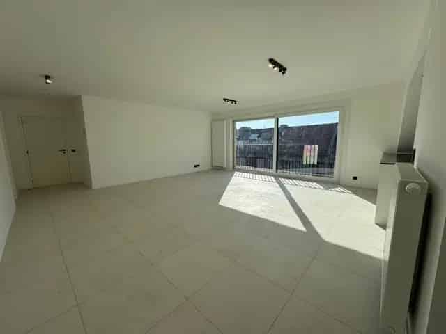 Appartement te koop Oostende: Instapklaar nabij winkels en sport