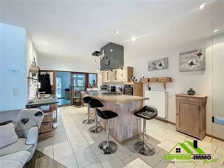 Huis Te Koop Andenne: Gezellige 3 Slaapkamers, Garage en Terras