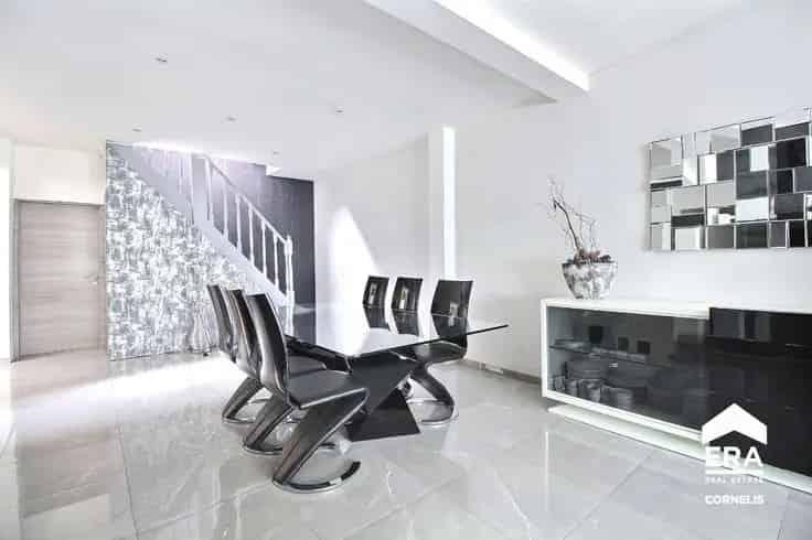 Anderlecht Huis 272m2 3 slaapkamers Garage Tuin