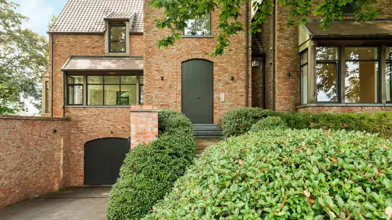 Huis te koop Kluisbos: Luxe villa met potentieel
