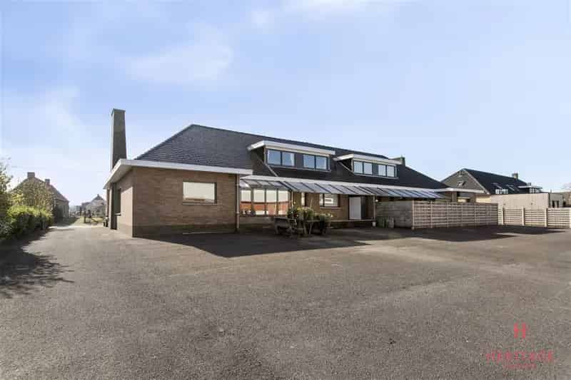 Huis te koop Torhout: Atelier 1100m², 2 Woningen 600m², Weide 2472m²