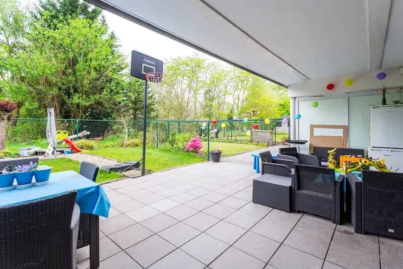 Gelijkvloers appartement Kontich: groen uitzicht, tuin en terras