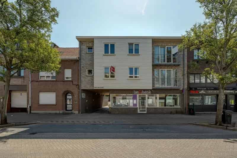 Appartement te koop Ekeren: Instapklaar met Terras en Autostaanplaats