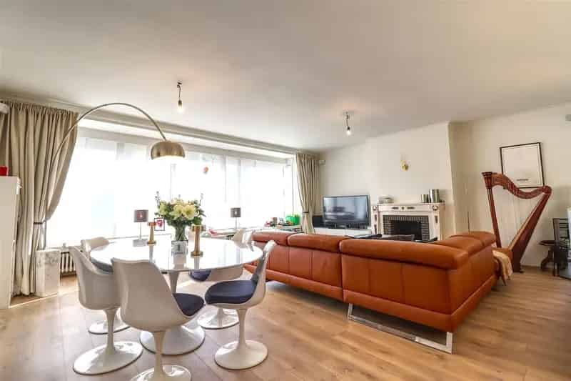 Ruim Appartement 3 Slaapkamers Nabij Centrum
