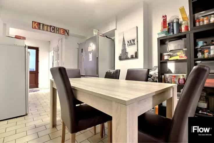 Huis Te Koop 7 Slaapkamers CERIA BUURT