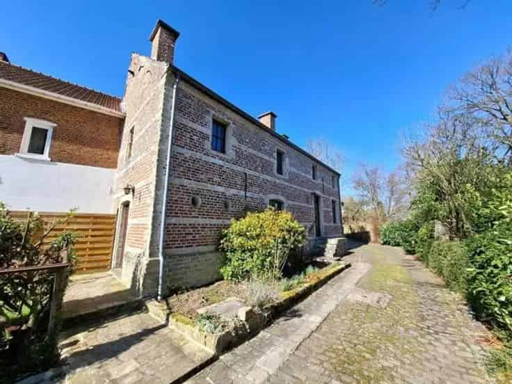 Huis Te Koop Twee Woningen 5 Slaapkamers 3 Garageboxen 17a