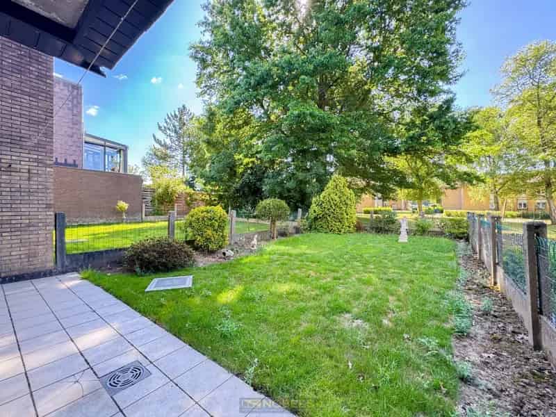 Bel-etage woning te Zottegem met garage en tuin