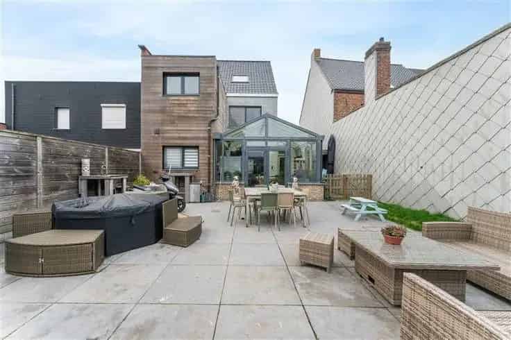 Huis Te Koop: Gerenoveerde woning 168m² met tuin en garage