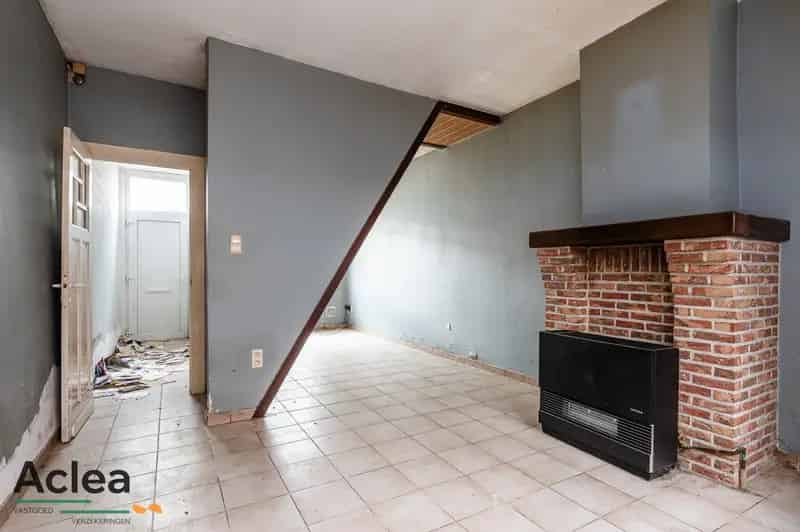 Twee te renoveren woningen in Eeklo