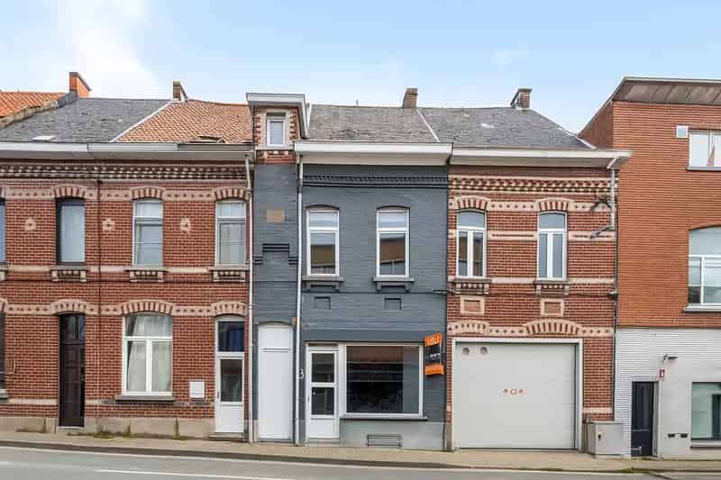 Deels te renoveren woning ideaal geschikt om te verhuren.