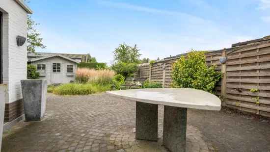 Woning te koop met garage, oprit en tuin in Hamme