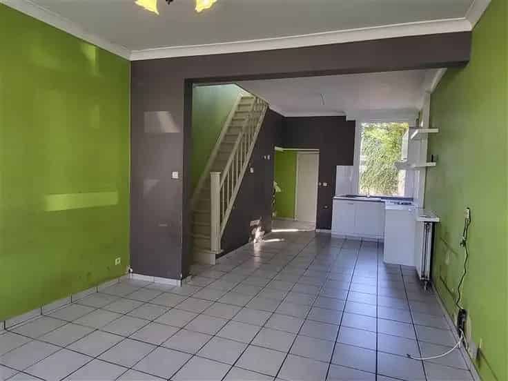 Te renoveren woning 2 slaapkamers terras centrum
