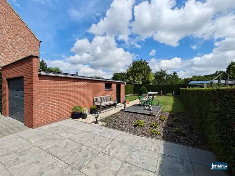 Halfopen woning 4 slaapkamers aparte garage
