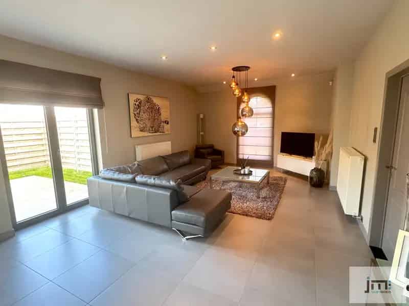 Huis te koop: Ruime woning met 3 slaapkamers en tuin