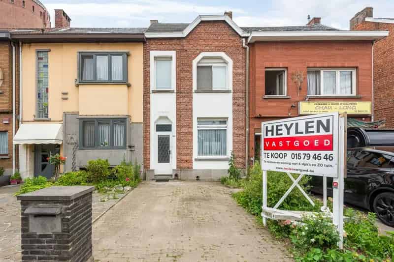 Te renoveren woning met 4 slpk's, ZO tuin en oprit