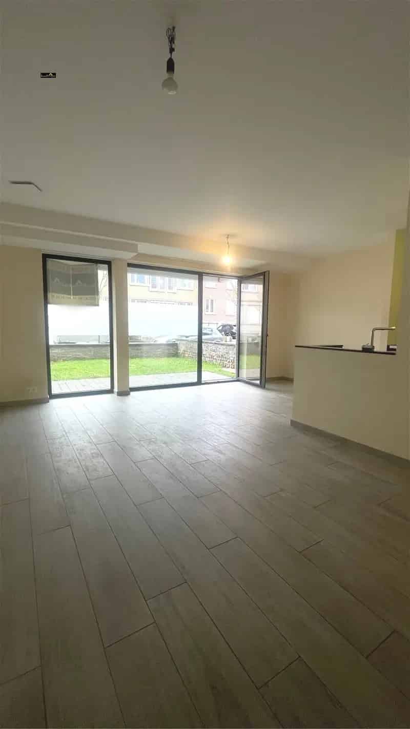 Gelijkvloers Appartement met Tuin te Huur