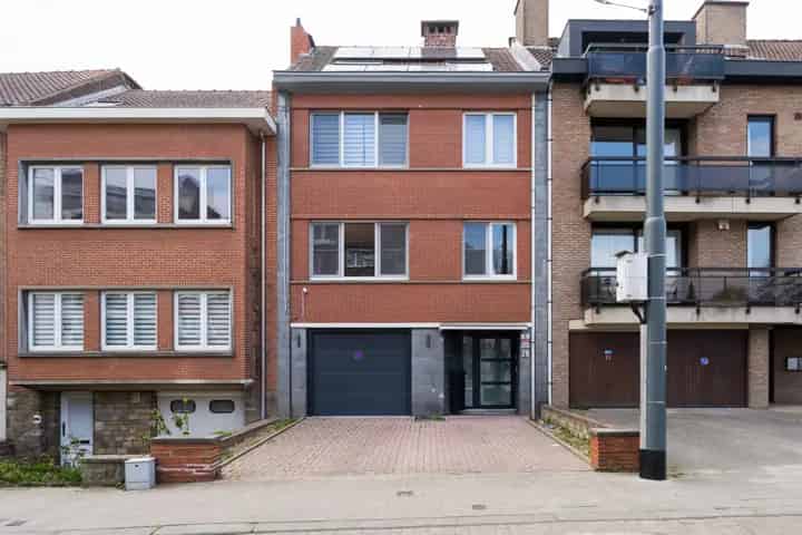 Hinnisdael 28: Gerenoveerde gezinswoning met 4 slaapkamers