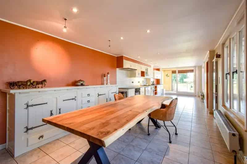 Ruime gezinswoning met garage en grote opslagruimte te Gistel