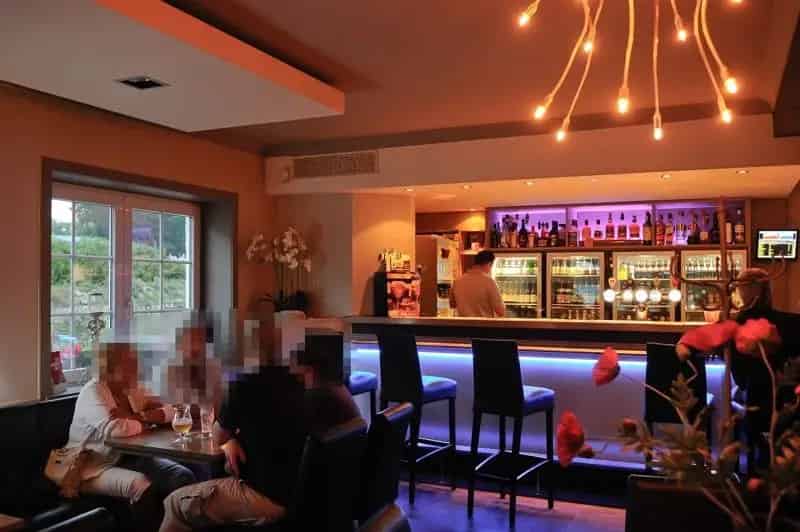 Café met Buitenterras en Woonst Waanrode