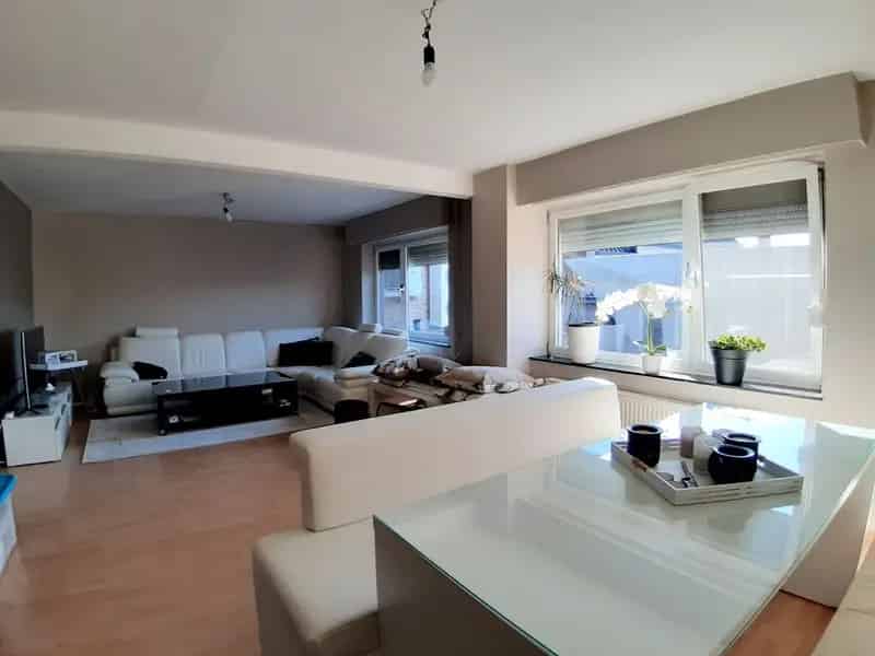 Ruim Duplex Appartement te Houthalen