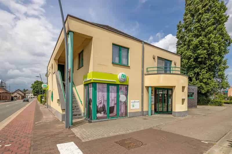 Kantoorruimte met parking Herselt centrum