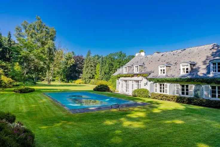 Te koop villa in Stockel Woluwé met 7 slaapkamers en zwembad